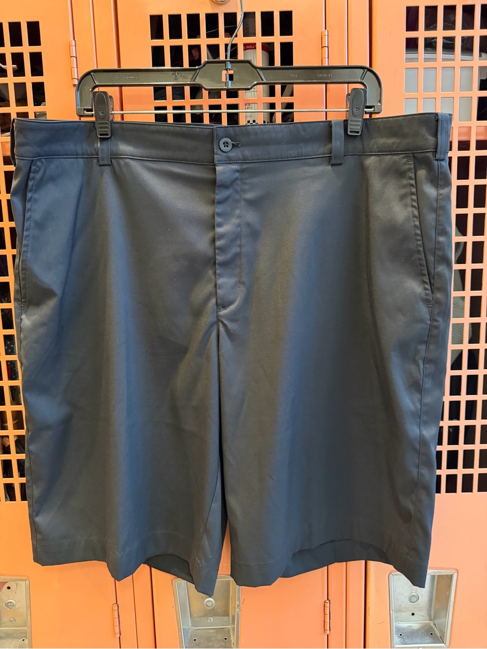 Men's Nike Classic Black Golf Performance Shorts. Size 38.